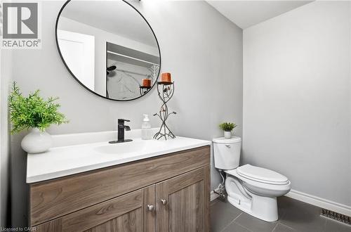50 Adis Avenue, Hamilton, ON - Indoor Photo Showing Bathroom
