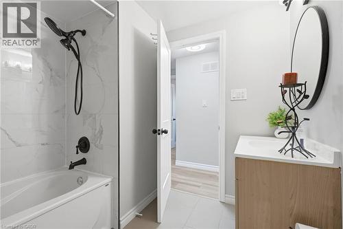 50 Adis Avenue, Hamilton, ON - Indoor Photo Showing Bathroom
