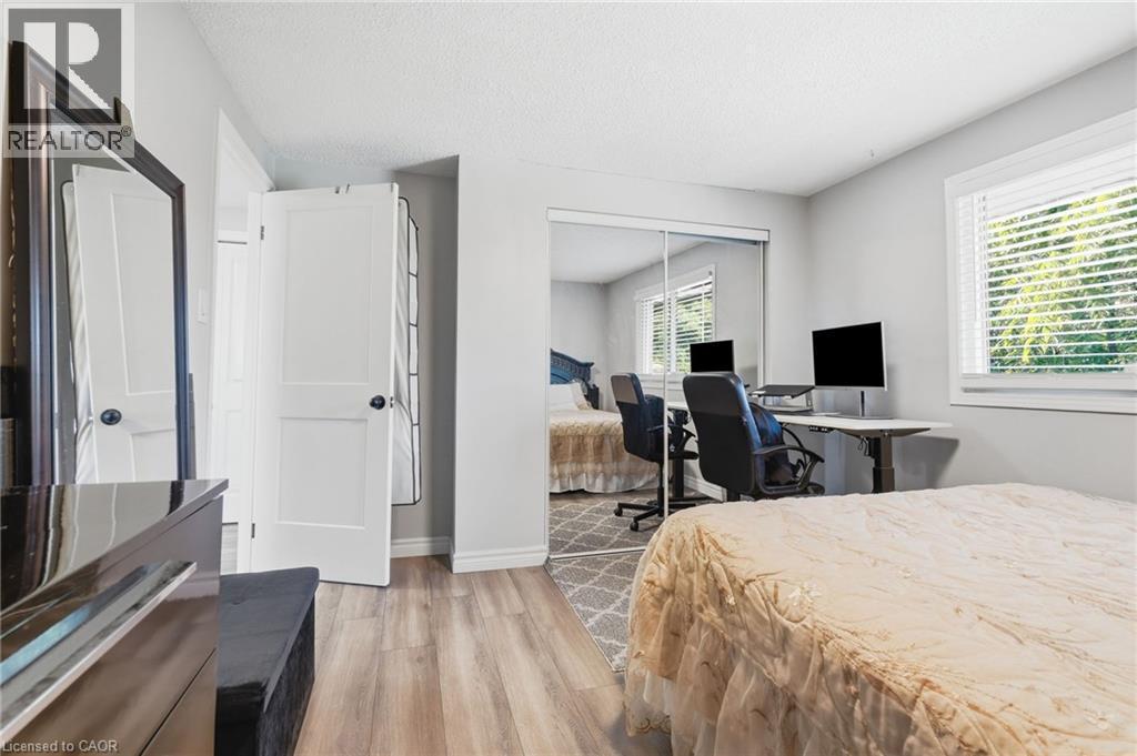 50 Adis Avenue, Hamilton, ON - Indoor Photo Showing Bedroom