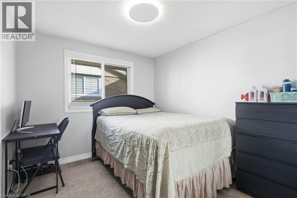 50 Adis Avenue, Hamilton, ON - Indoor Photo Showing Bedroom