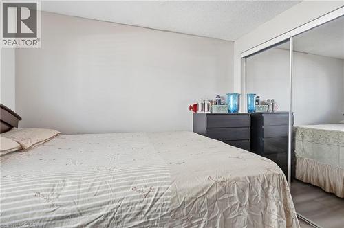 50 Adis Avenue, Hamilton, ON - Indoor Photo Showing Bedroom