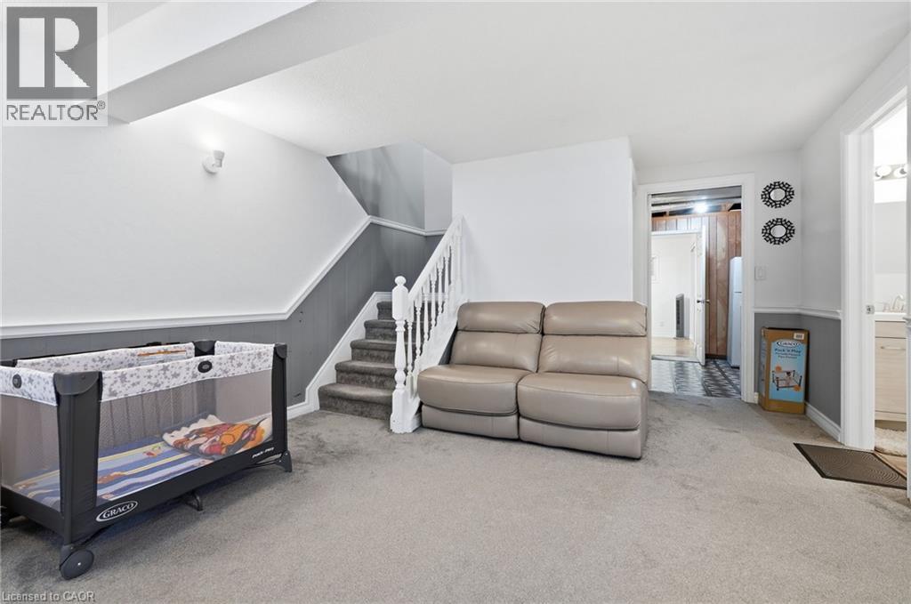 50 Adis Avenue, Hamilton, ON - Indoor Photo Showing Other Room