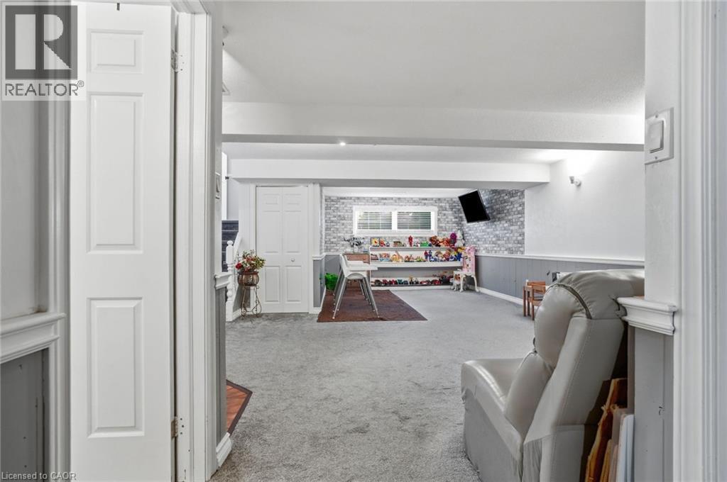 50 Adis Avenue, Hamilton, ON - Indoor Photo Showing Other Room