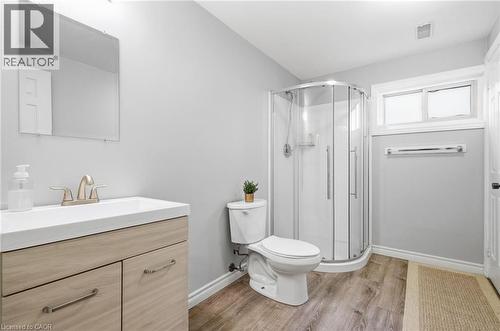 50 Adis Avenue, Hamilton, ON - Indoor Photo Showing Bathroom