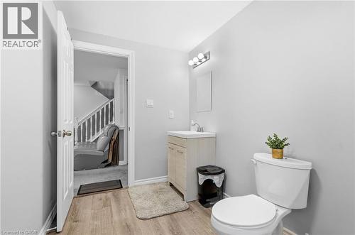 50 Adis Avenue, Hamilton, ON - Indoor Photo Showing Bathroom