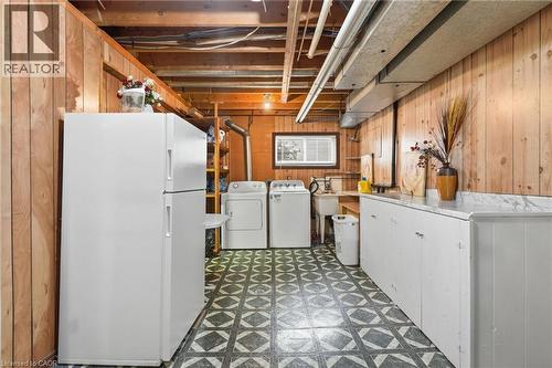 50 Adis Avenue, Hamilton, ON - Indoor Photo Showing Laundry Room