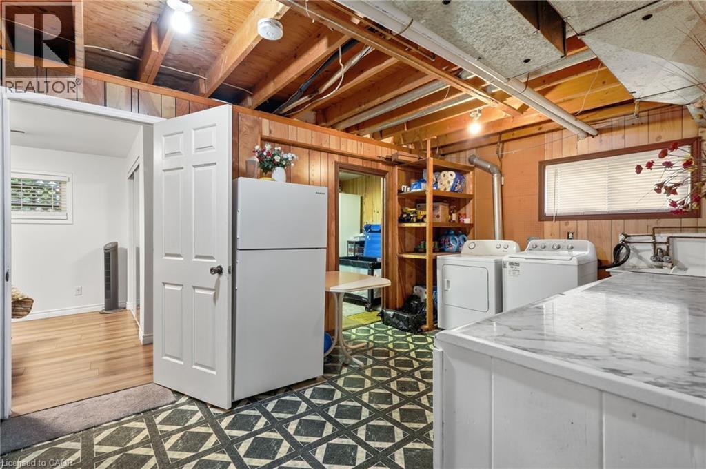 50 Adis Avenue, Hamilton, ON - Indoor Photo Showing Laundry Room
