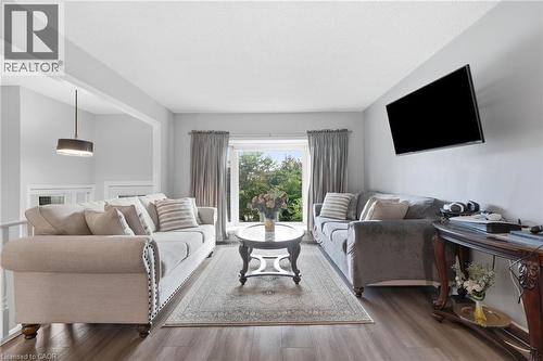 50 Adis Avenue, Hamilton, ON - Indoor Photo Showing Living Room