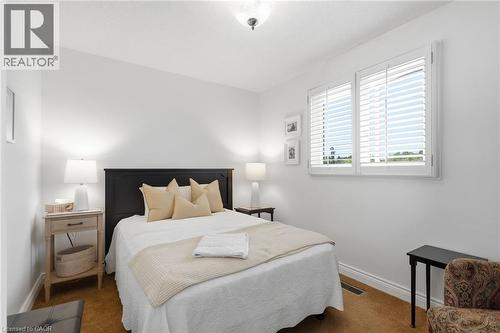 64 Redfern Avenue, Hamilton, ON - Indoor Photo Showing Bedroom