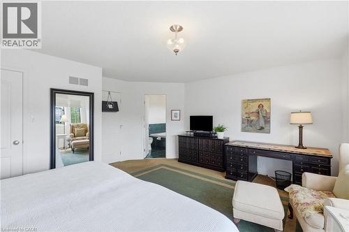 64 Redfern Avenue, Hamilton, ON - Indoor Photo Showing Bedroom