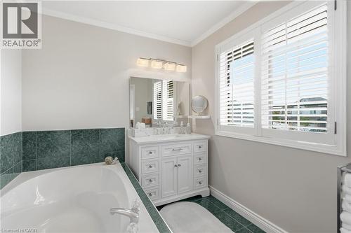64 Redfern Avenue, Hamilton, ON - Indoor Photo Showing Bathroom