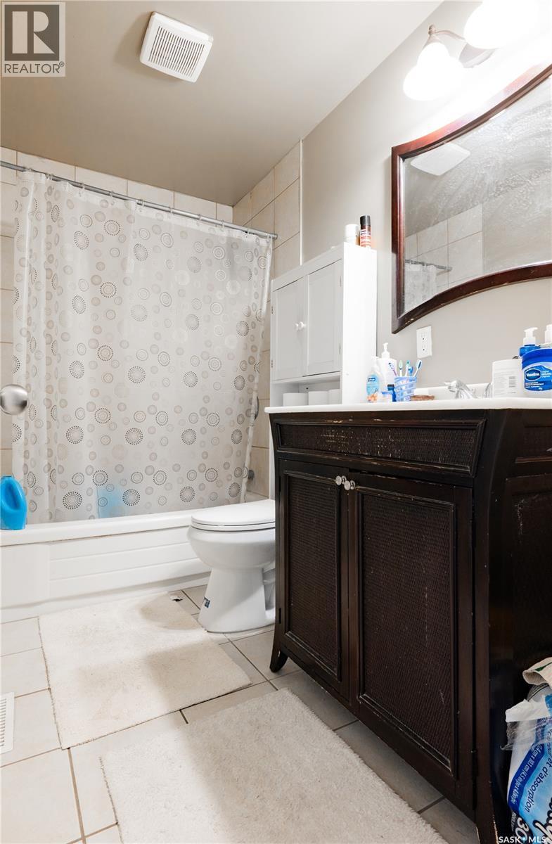 516 Hamilton Street, Regina, SK - Indoor Photo Showing Bathroom