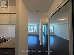 1602 - 8 HILLCREST AVENUE Toronto, ON M2N 6Y6