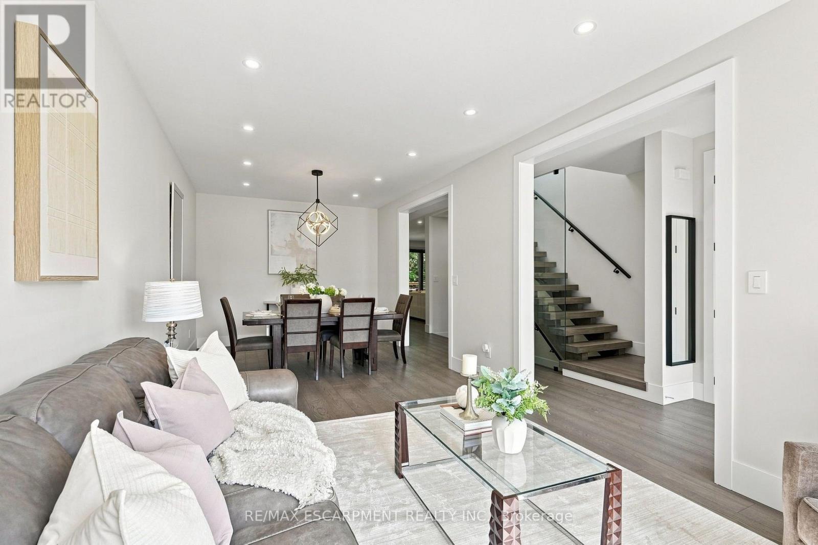 1181 Ogden Avenue, Mississauga, ON - Indoor Photo Showing Living Room