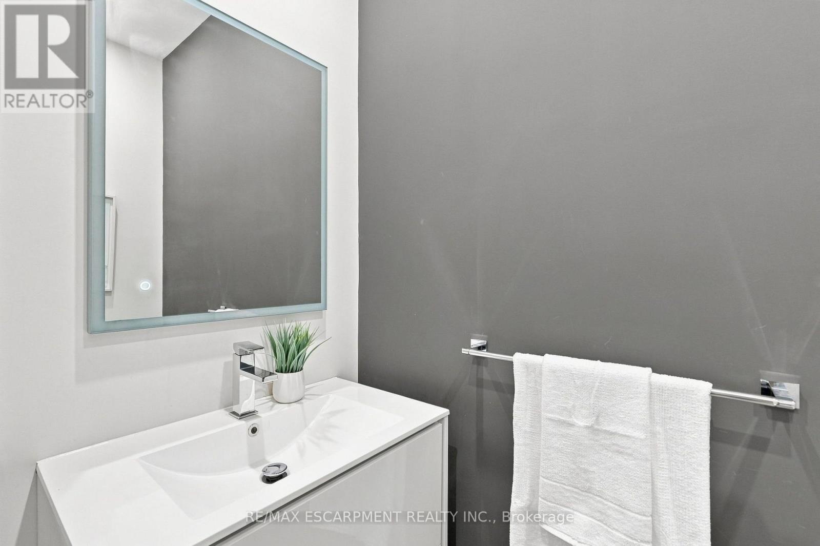 1181 Ogden Avenue, Mississauga, ON - Indoor Photo Showing Bathroom