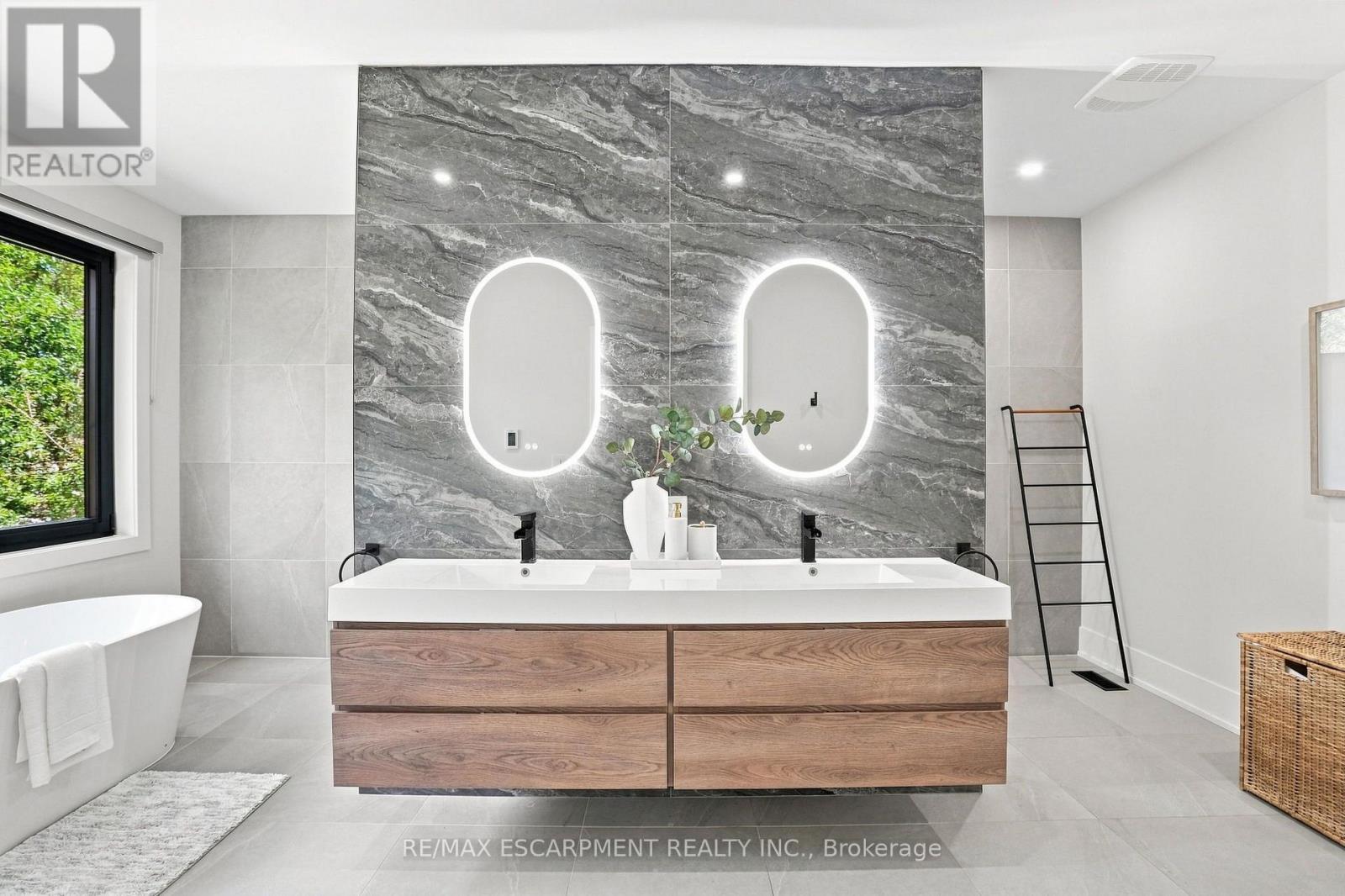 1181 Ogden Avenue, Mississauga, ON - Indoor Photo Showing Bathroom