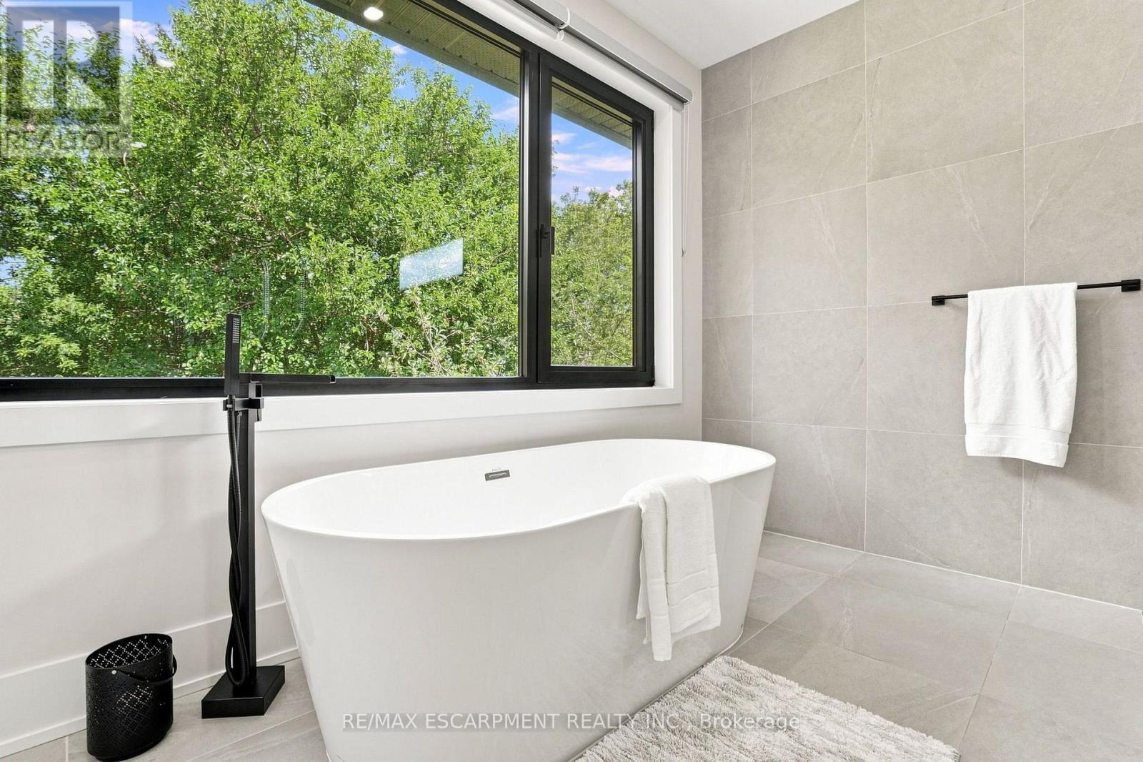 1181 Ogden Avenue, Mississauga, ON - Indoor Photo Showing Bathroom