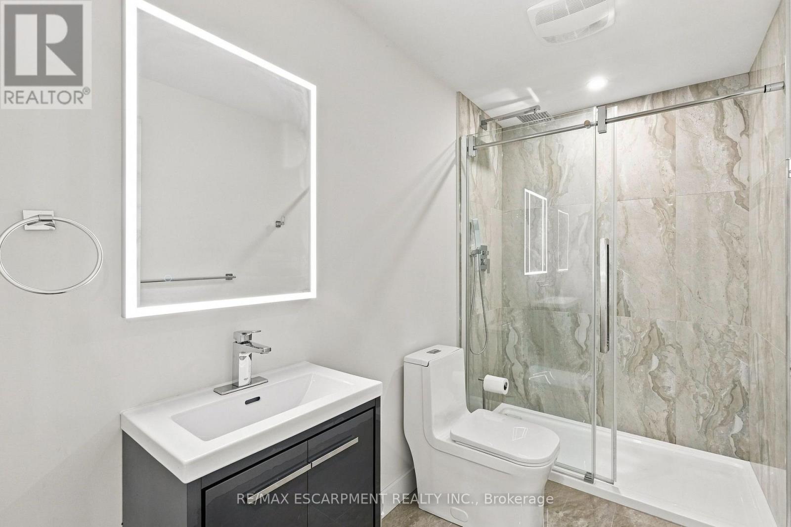 1181 Ogden Avenue, Mississauga, ON - Indoor Photo Showing Bathroom