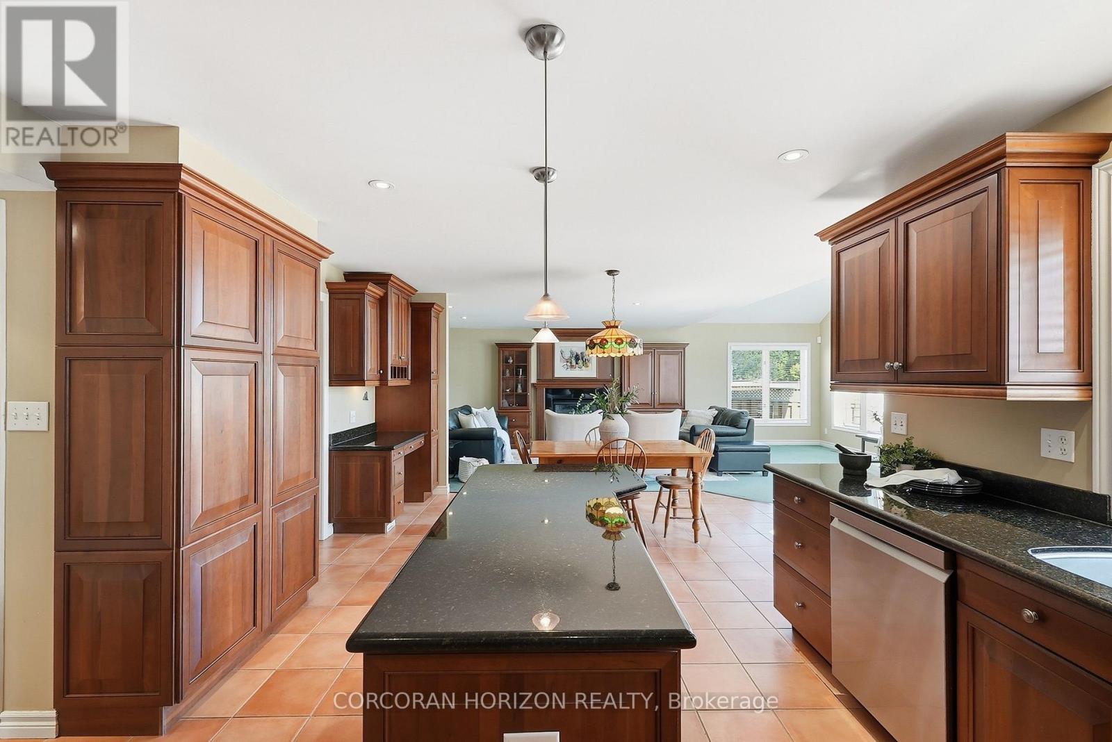 46 Devils Creek Drive, Cambridge, ON - Indoor Photo Showing Kitchen