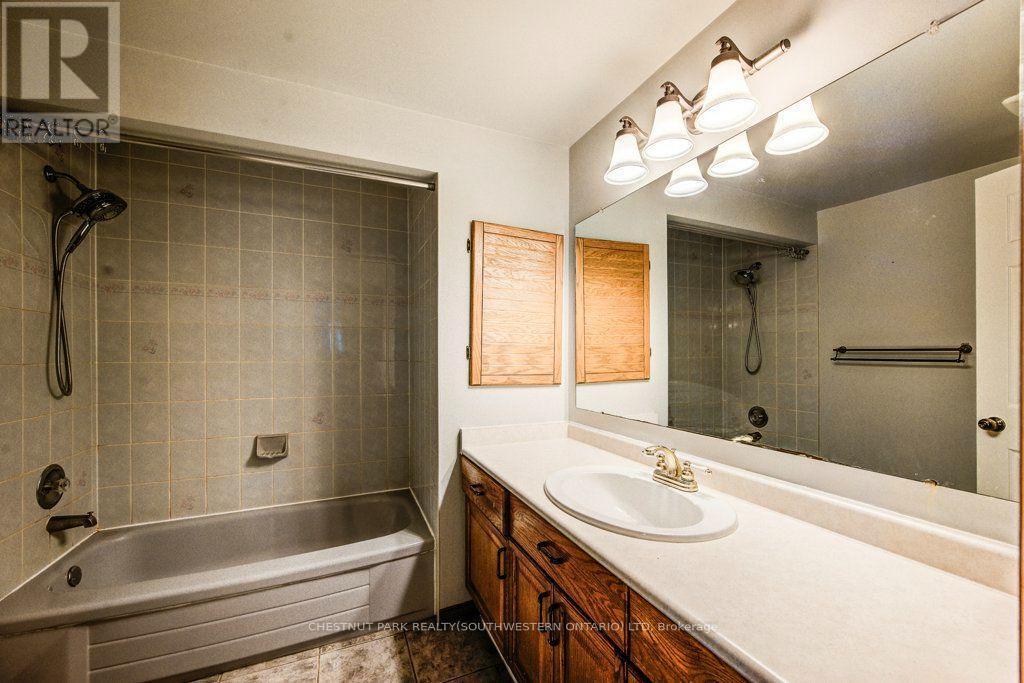 3 Cora Drive, Kitchener, ON - Indoor Photo Showing Bathroom