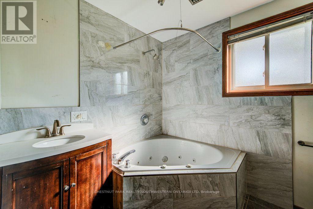 3 Cora Drive, Kitchener, ON - Indoor Photo Showing Bathroom