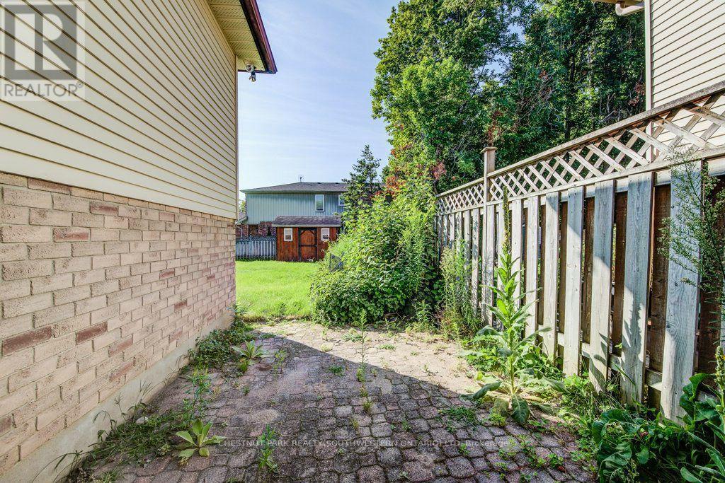 3 Cora Drive, Kitchener, ON - Outdoor
