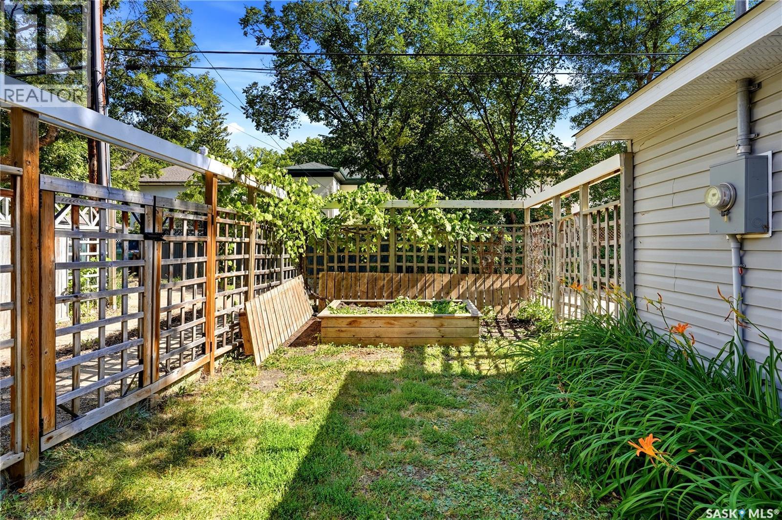 76 Angus Crescent, Regina, SK - Outdoor