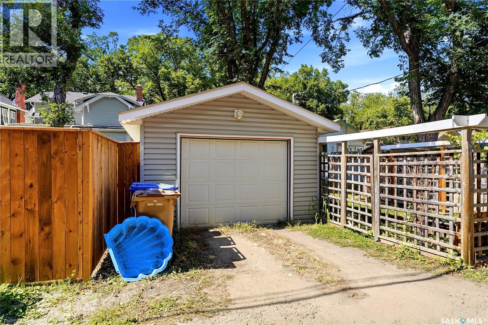 76 Angus Crescent, Regina, SK - Outdoor