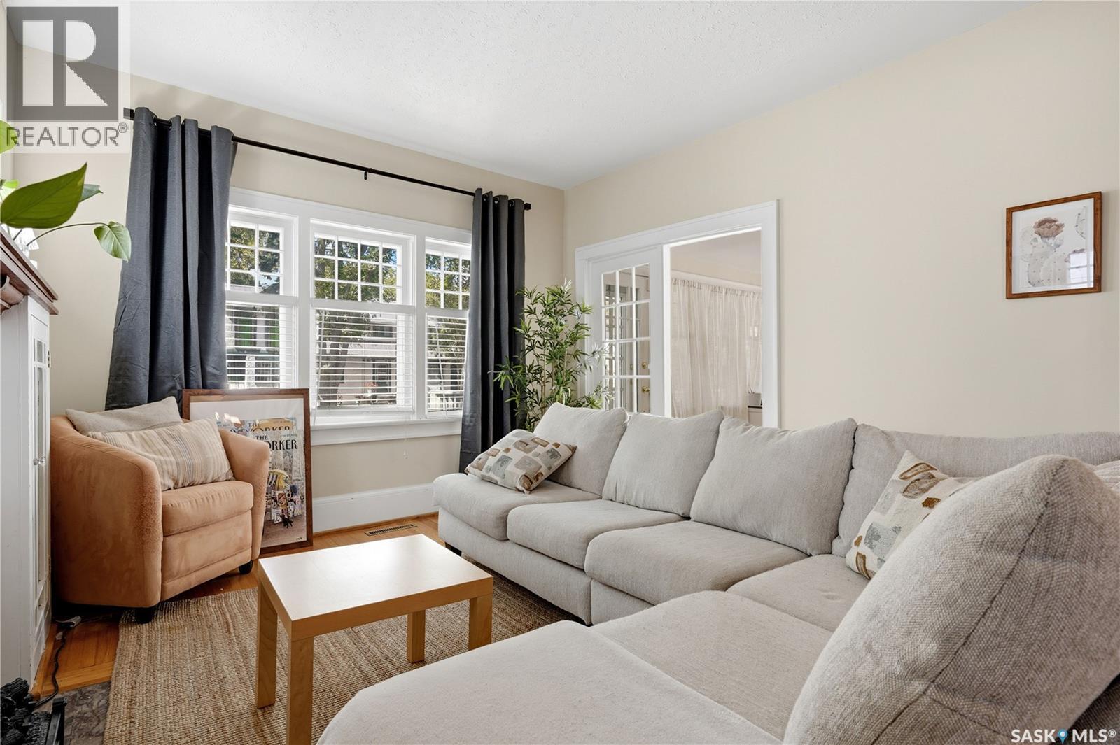 76 Angus Crescent, Regina, SK - Indoor Photo Showing Living Room