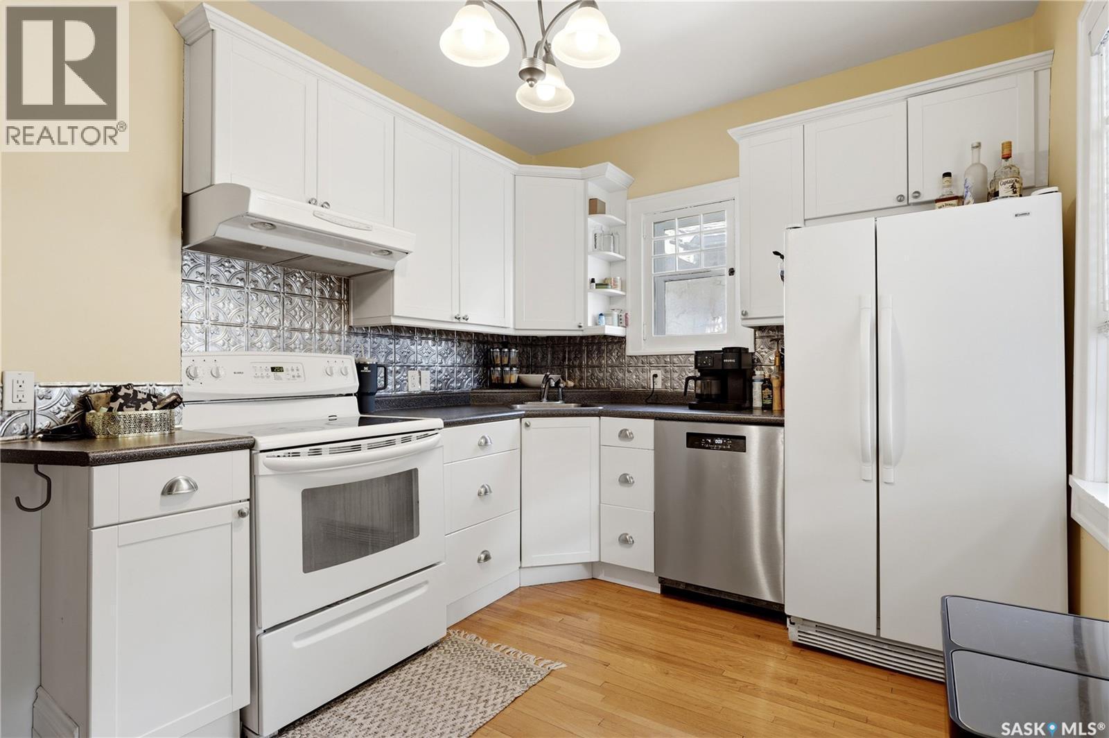76 Angus Crescent, Regina, SK - Indoor Photo Showing Kitchen