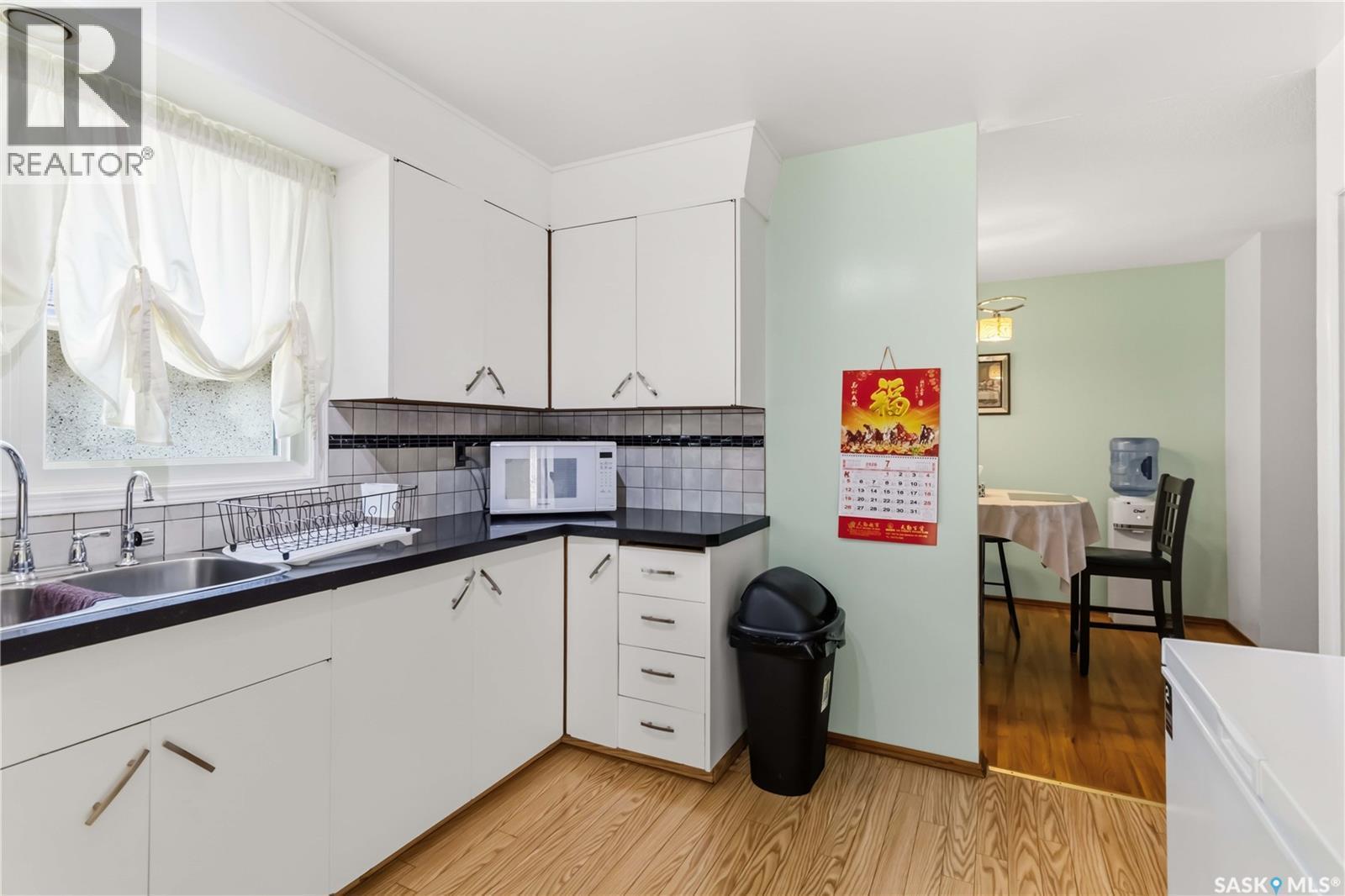 192 Salisbury Drive, Saskatoon, SK - Indoor Photo Showing Kitchen With Double Sink