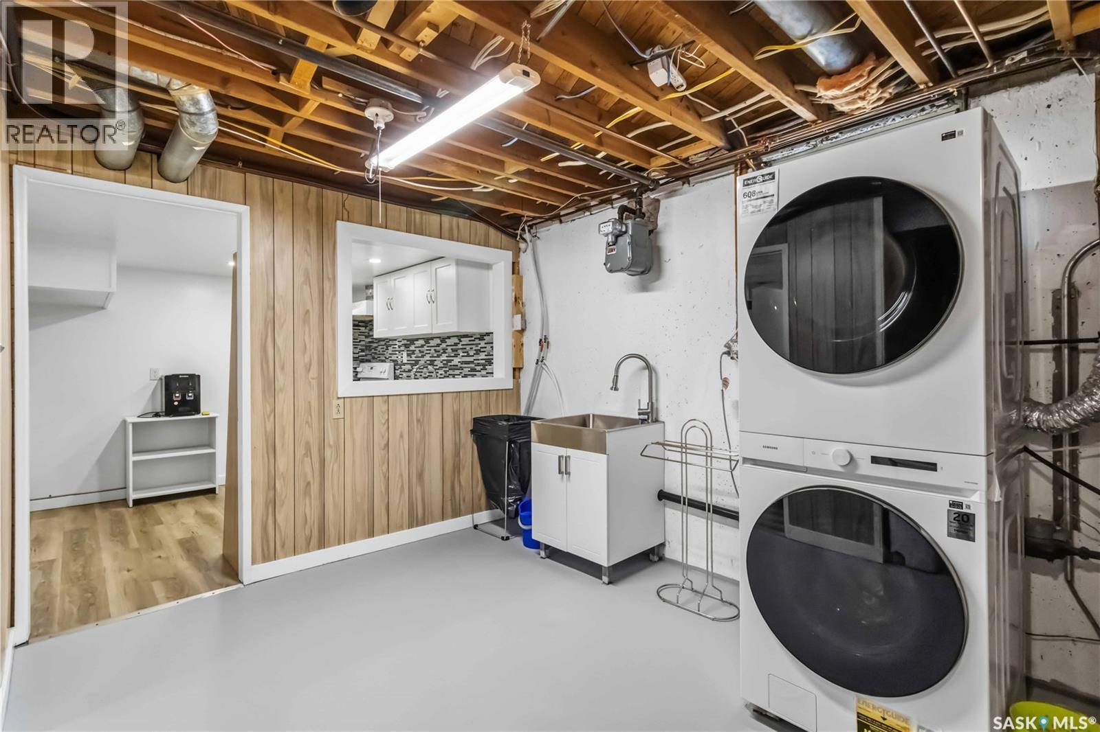 192 Salisbury Drive, Saskatoon, SK - Indoor Photo Showing Laundry Room