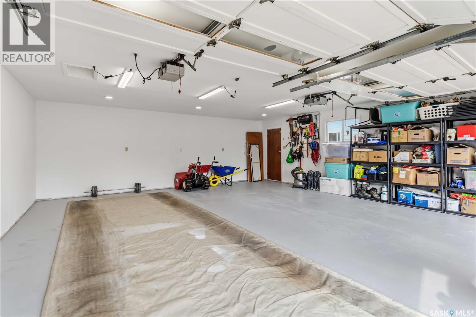 192 Salisbury Drive, Saskatoon, SK - Indoor Photo Showing Garage