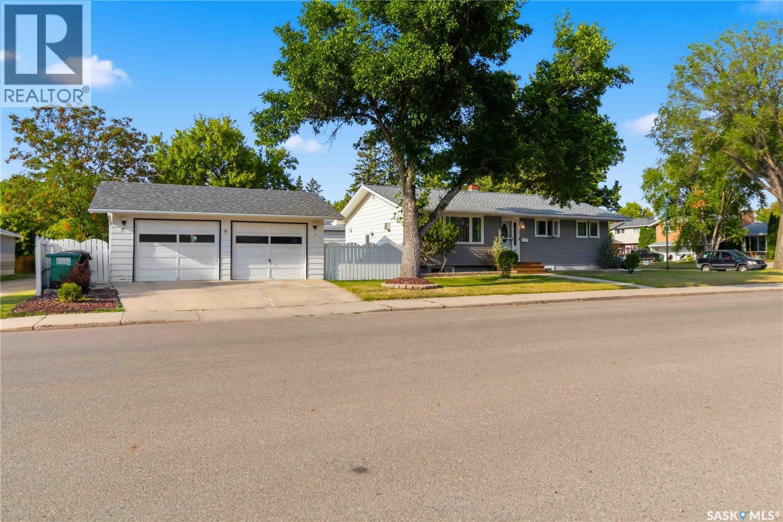192 Salisbury Drive, Saskatoon, SK - Outdoor With Facade