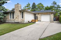 18 Lake Albrin BAY  Winnipeg, MB R3T 4S7