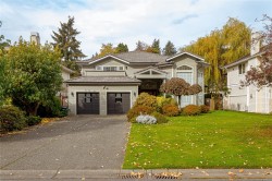 812 Dalewood Lane Saanich, BC V8X 5G6