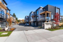 #5-2590 Penrhyn St Saanich, BC V8N 1G3