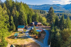 5982 Mayo Rd Lake Cowichan, BC V0R 2G0