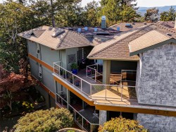 #27-4305 Maltwood Lane Saanich, BC V8X 5G9