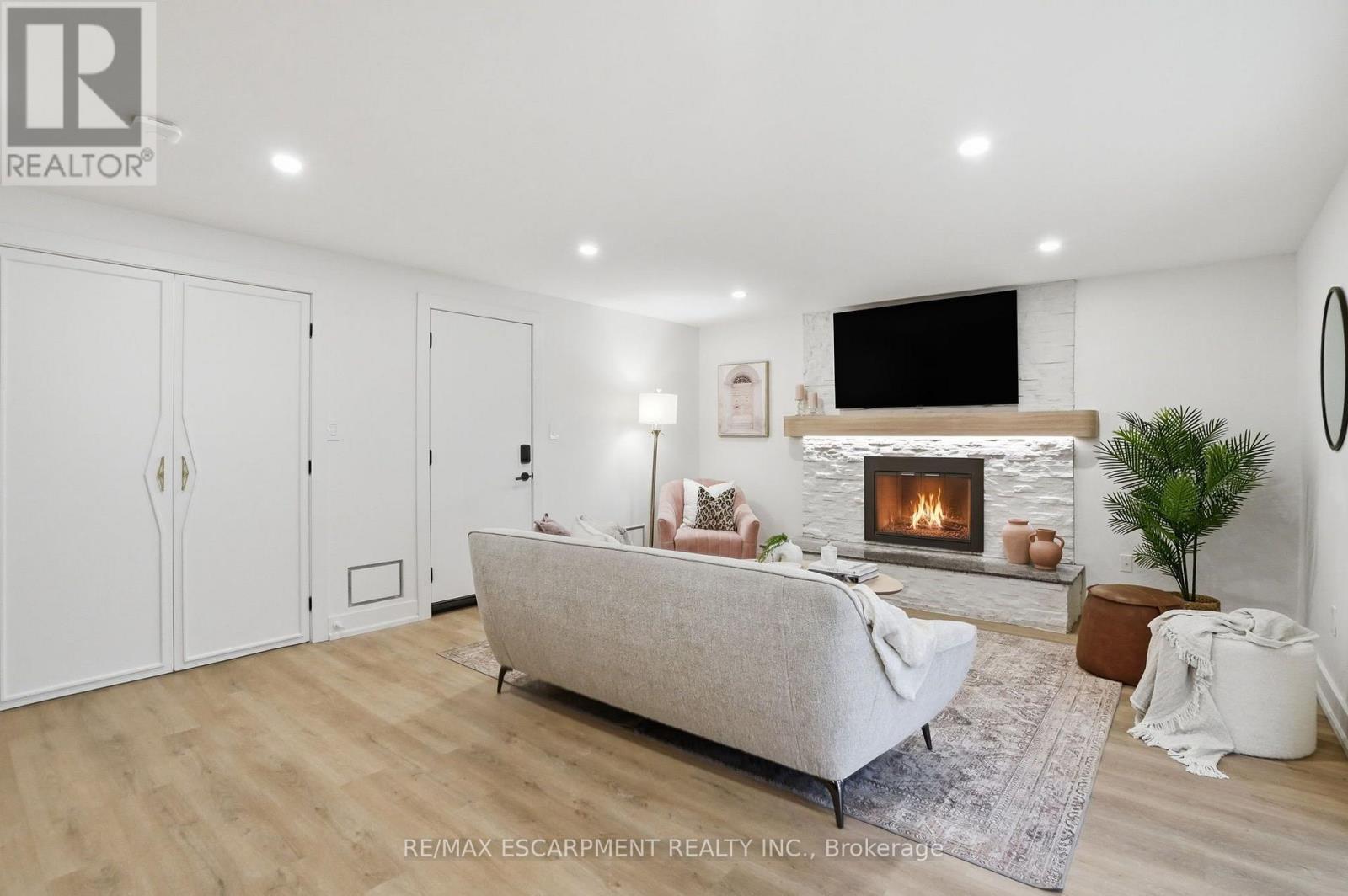 345 Rankin Drive, Burlington, ON