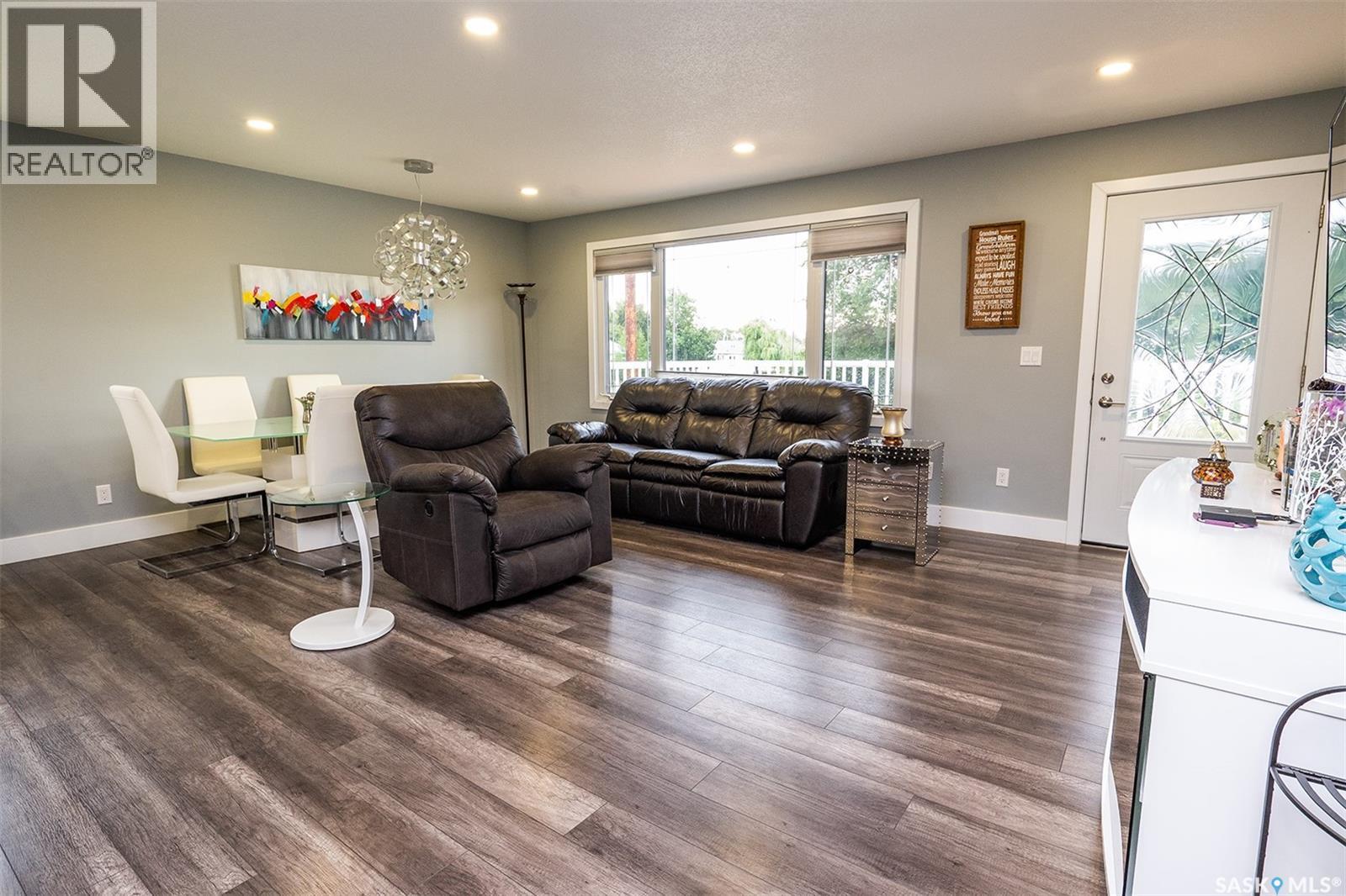 301 9Th Street E, Wynyard, SK