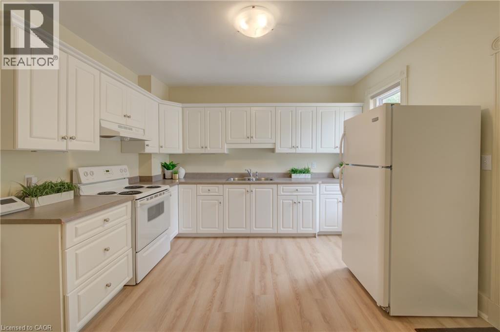 9 Salisbury Avenue, Cambridge, ON