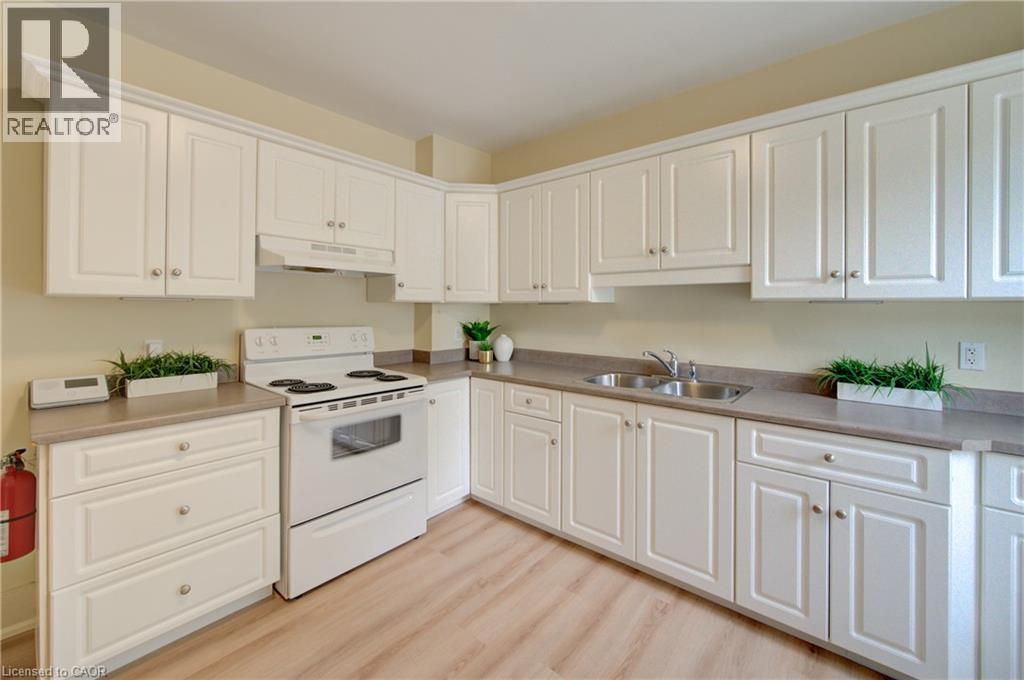 9 Salisbury Avenue, Cambridge, ON