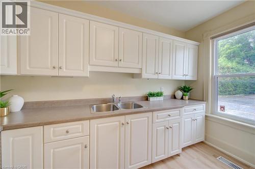 9 Salisbury Avenue, Cambridge, ON 