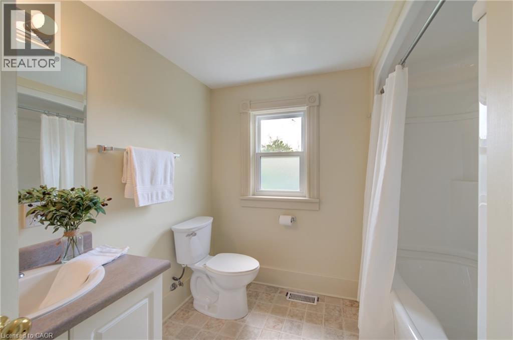 9 Salisbury Avenue, Cambridge, ON