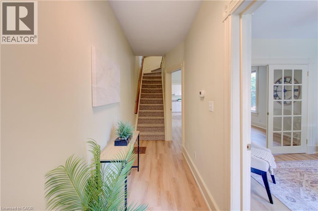 9 Salisbury Avenue, Cambridge, ON