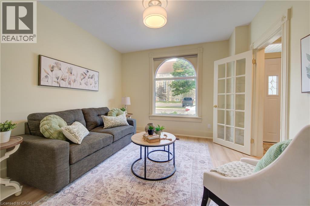 9 Salisbury Avenue, Cambridge, ON