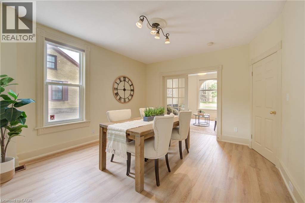 9 Salisbury Avenue, Cambridge, ON