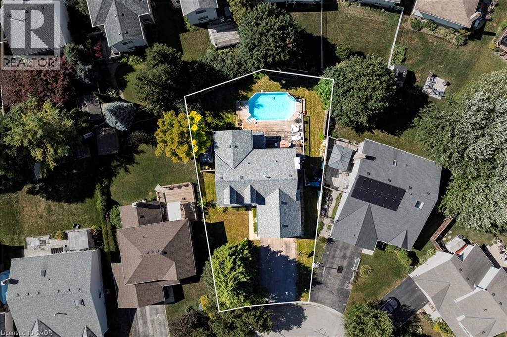 Expansive property featuring a private swimming pool, mature trees, and a spacious backyard - 364 Stoneheight Place, Waterloo, ON