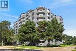 6 VILLAGE GREEN Boulevard Unit# 202  Stoney Creek, ON L8G 5B7
